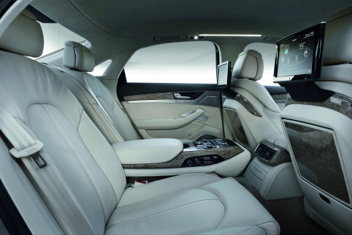 Große Klasse: Rear Seat Entertainment im Audi A8