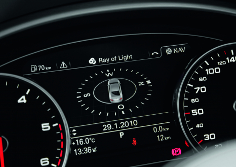 Fahrerinformationssystem im Audi A8: Großes Display für schnelle Information