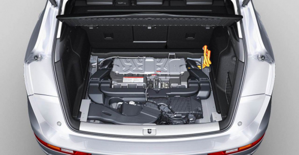 Audi Q5: the lithium-ion-battery weighs just 38 kilograms (83.78 lb)