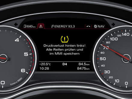Accurate display: the pressure monitoring system display in the Audi A7