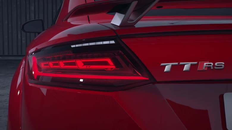 Audi TT RS Coupé and Roadster – Matrix OLED technology
